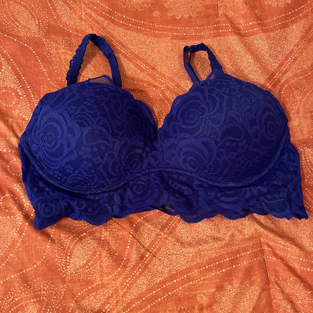 Woman’s Victoria secret bra size medium